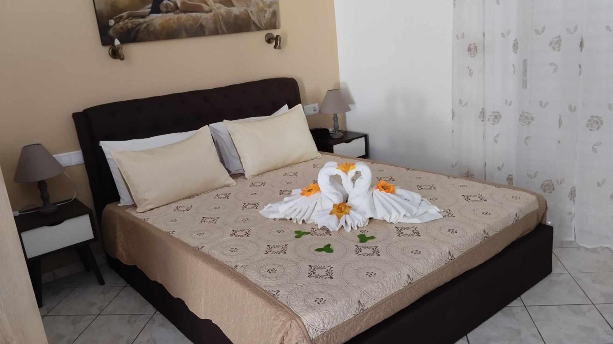 Golden Sun Apartments Rodhákinon Ngoại thất bức ảnh